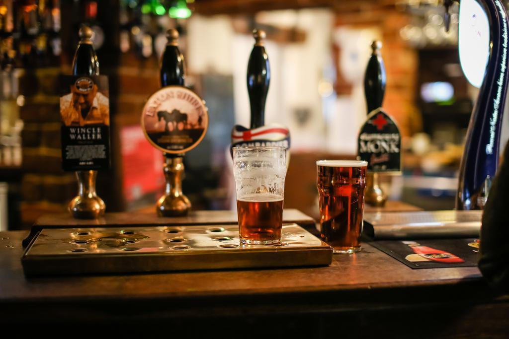 The Plough Inn & Restaurant Конгълтън Екстериор снимка