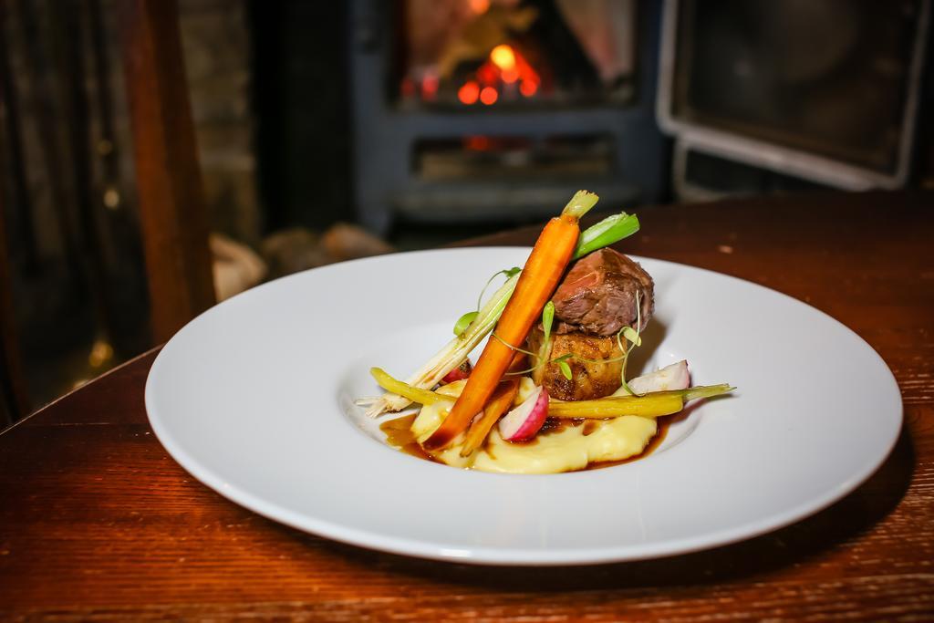 The Plough Inn & Restaurant Конгълтън Екстериор снимка